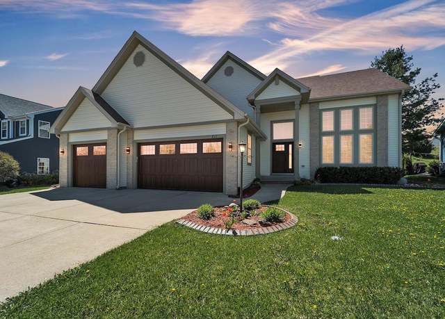 Property at 511 Thurow Dr, Oconomowoc, WI 53066, 4 beds, 2.5 baths