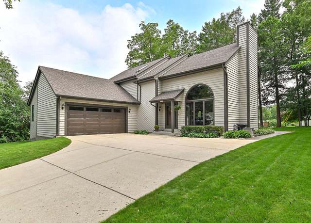 Property at 10425 W Pine Ridge Rd, Greenfield, WI 53228, 3 beds, 2 baths