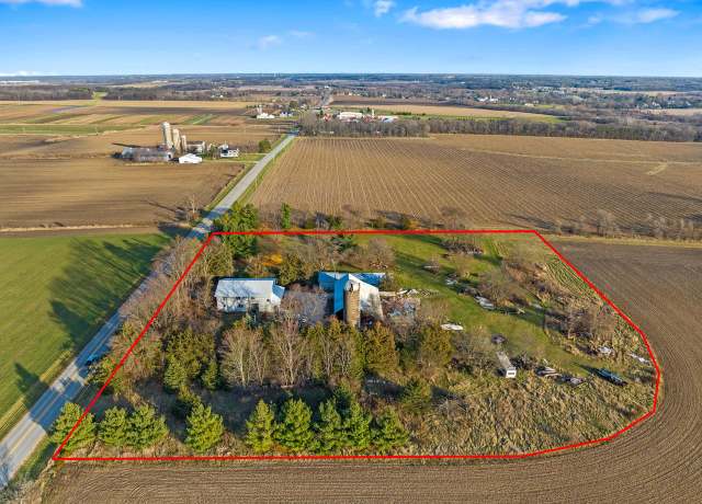 Property at 6521 Hospital Rd, Burlington, WI 53105, 6 beds, 6.5 baths