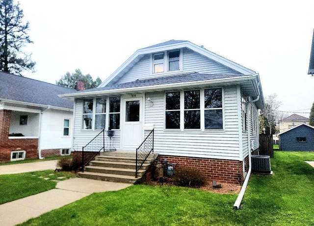 Property at 2824 S 9th St, Sheboygan, WI 53081, 3 beds, 1 bath