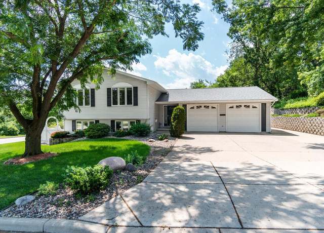 Property at 1590 Young Drive East Dr, Onalaska, WI 54650, 3 beds, 2.5 baths