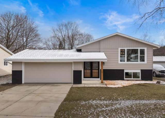 Property at 2226 Wellington Dr, West Bend, WI 53090, 3 beds, 1.5 baths
