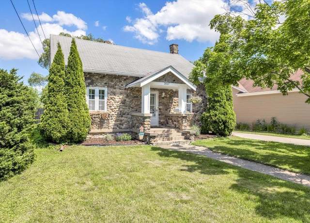 Property at 1017 Westowne Ave, Waukesha, WI 53188, 3 beds, 1 bath