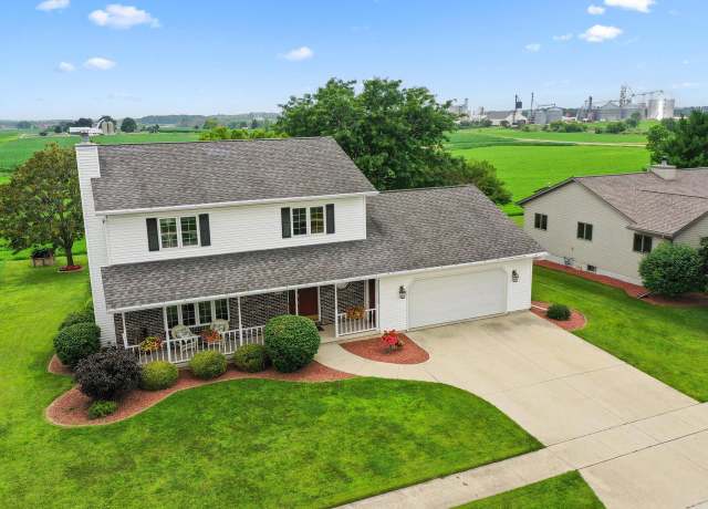 Property at 420 Johnson St, Valders, WI 54245, 3 beds, 2.5 baths