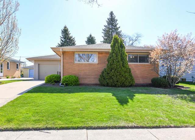 Property at 3405 1st Ave, Racine, WI 53402, 3 beds, 2 baths