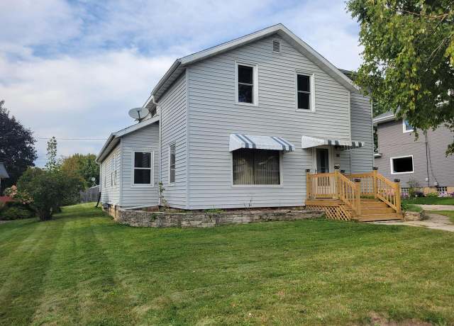 Property at 812 E Walnut St, Horicon, WI 53032, 4 beds, 1 bath