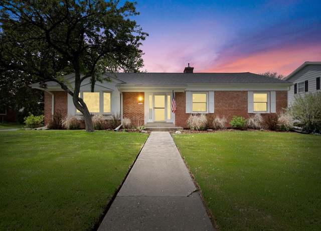 Property at 12551 N Jacqueline Ct, Mequon, WI 53092, 3 beds, 2 baths