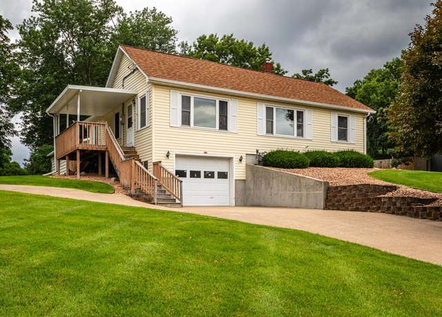 Property at 402 Oak Forest Dr, Onalaska, WI 54650, 3 beds, 1 bath