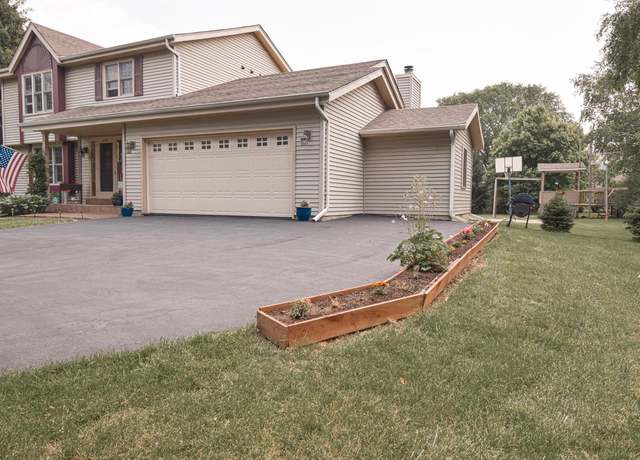 Property at 1135 W Walworth Ave, Whitewater, WI 53190, 4 beds, 3.5 baths