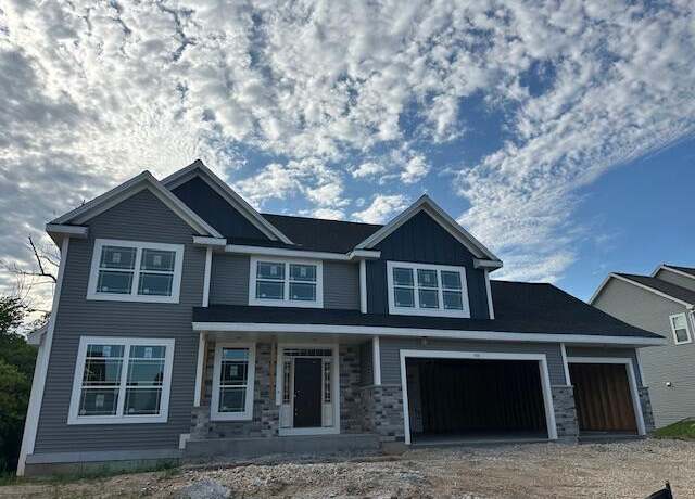 Property at 935 Kohlwey Dr, Grafton, WI 53024, 4 beds, 2.5 baths