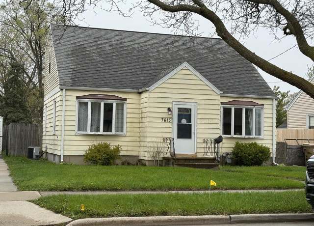 Property at 7613 30th Ave, Kenosha, WI 53142, 3 beds, 2 baths