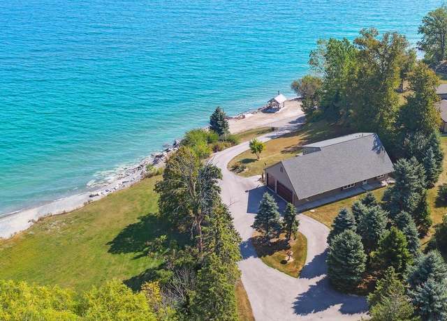 Property at 7001 Novak Rd, Racine, WI 53402, 3 beds, 2 baths