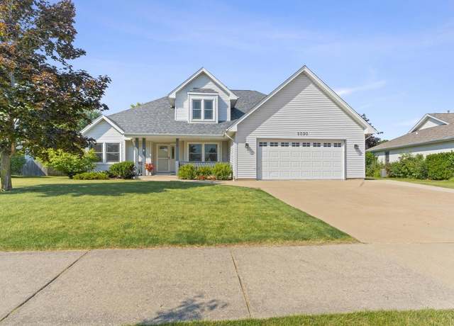 Property at 1030 E Sommers Dr, Oak Creek, WI 53154, 4 beds, 2.5 baths
