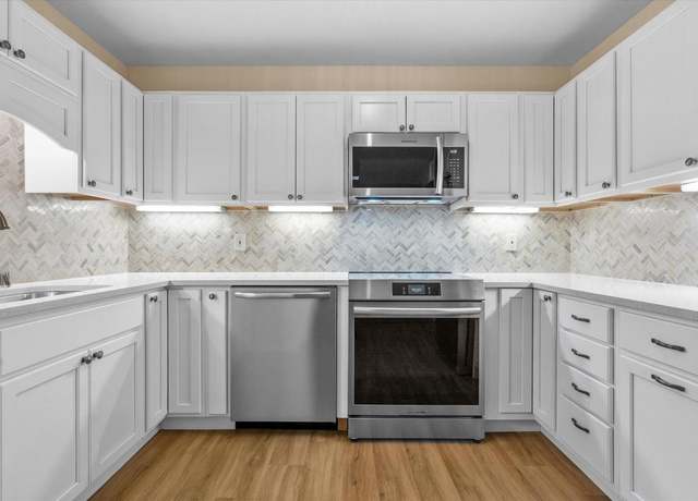 Property at 425 W Willow Ct #211, Fox Point, WI 53217, 1 bed, 1 bath