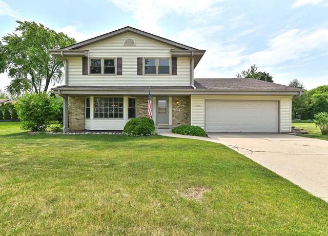 Property at 15445 W Kingsway Dr, New Berlin, WI 53151, 4 beds, 1.5 baths
