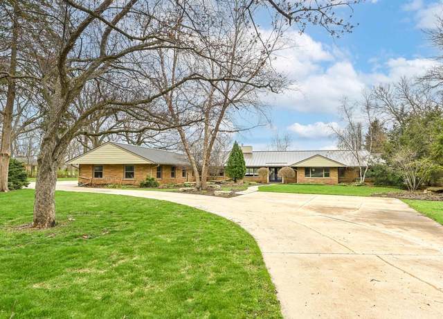 Property at 1620 N Dousman Rd, Oconomowoc, WI 53066, 3 beds, 3.5 baths