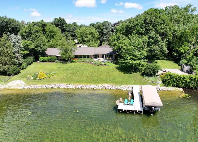 Property at 1620 N Dousman Rd, Oconomowoc, WI 53066, 3 beds, 3.5 baths