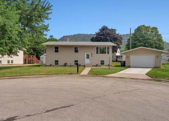 Property at 1965 28th Street South St, La Crosse, WI 54601, 5 beds, 2 baths