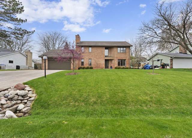 Property at 3625 S Oakdale Dr, New Berlin, WI 53151, 3 beds, 2.5 baths