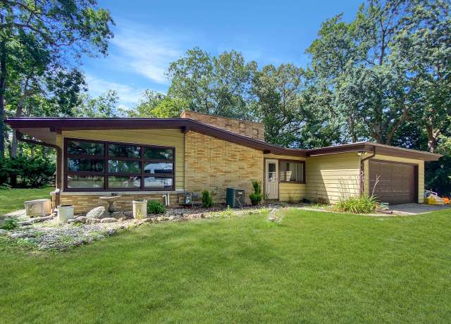 Property at 4016 83rd Pl, Kenosha, WI 53142, 4 beds, 3 baths