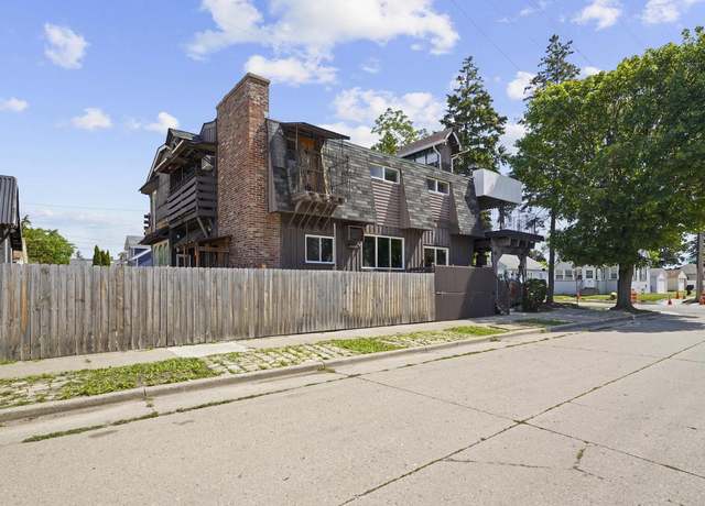 Property at 7324 31st Ave, Kenosha, WI 53142, 6 beds, 3 baths