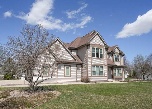 Property at 8800 W Marshfield Ct, Franklin, WI 53132, 4 beds, 3.5 baths
