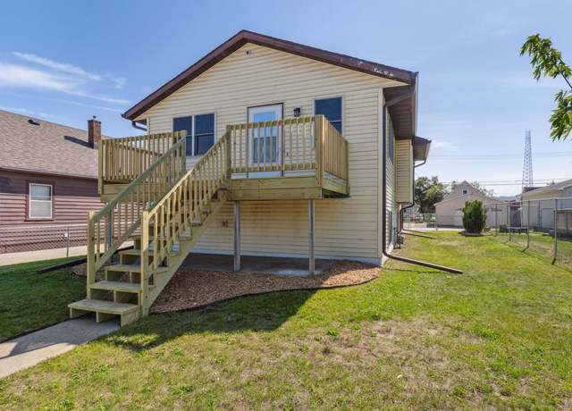 Property at 2621 17th Street South St, La Crosse, WI 54601, 4 beds, 2 baths