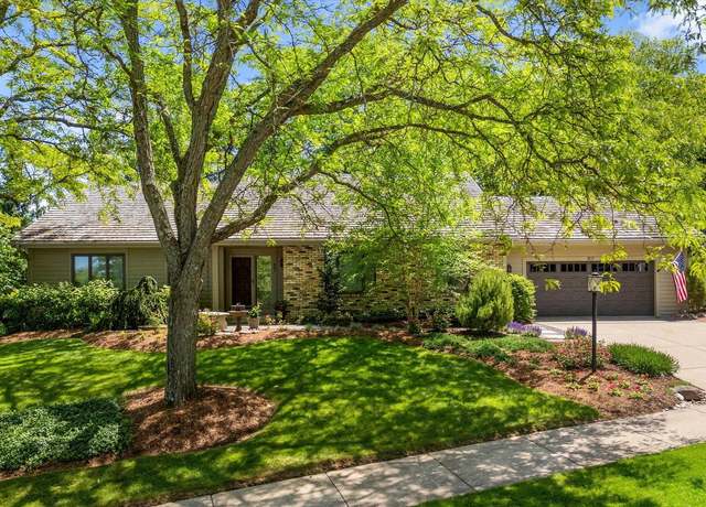 Property at 807 Knollwood Ct, Waukesha, WI 53188, 4 beds, 2.5 baths