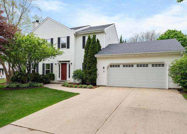 Property at 1211 Lake Park Dr, Pewaukee, WI 53072, 4 beds, 2.5 baths
