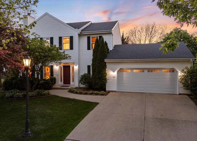 Property at 1211 Lake Park Dr, Pewaukee, WI 53072, 4 beds, 2.5 baths