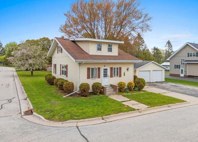 Property at 500 Birchwood Dr, Francis Creek, WI 54214, 2 beds, 2 baths