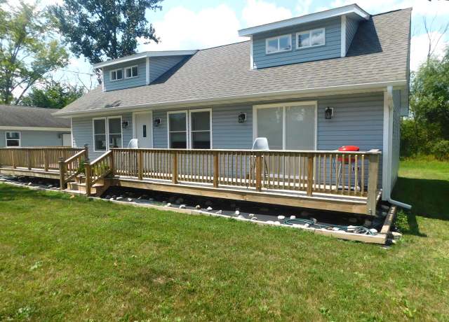 Property at 819 Rosebud Ave, Twin Lakes, WI 53181, 2 beds, 1 bath