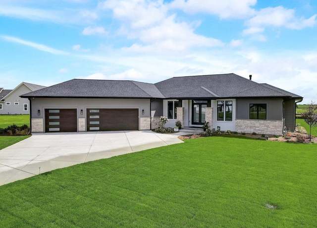 Property at 12345 N East Shoreland Dr, Mequon, WI 53092, 3 beds, 2.5 baths