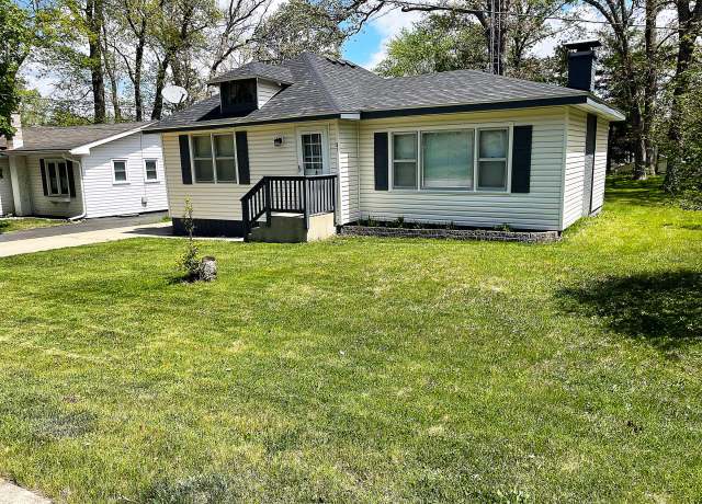 Property at 91 Oakwood St, Williams Bay, WI 53191, 2 beds, 1.5 baths