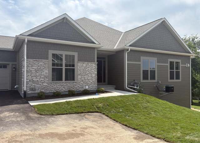 Property at N28W25273 Parkway Ridge Cir Unit -A Bldg 13 Unit 48, Pewaukee, WI 53072, 2 beds, 2 baths