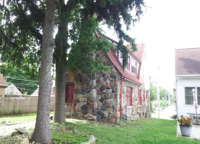 Property at 4815 W Custer Ave, Milwaukee, WI 53218, 4 beds, 3.5 baths