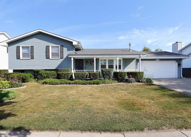 Property at 5914 80th Pl, Kenosha, WI 53142, 4 beds, 4 baths