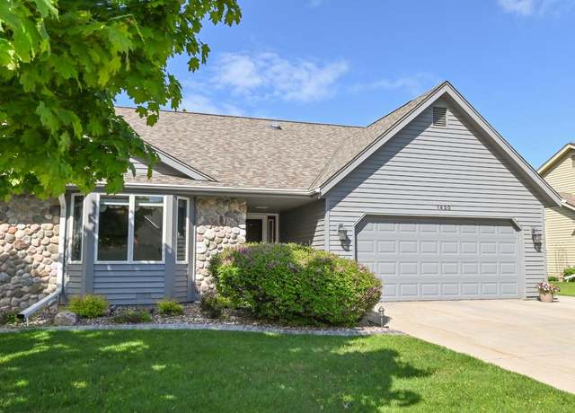 Property at 1420 Hidden Fields Dr, West Bend, WI 53095, 3 beds, 3 baths