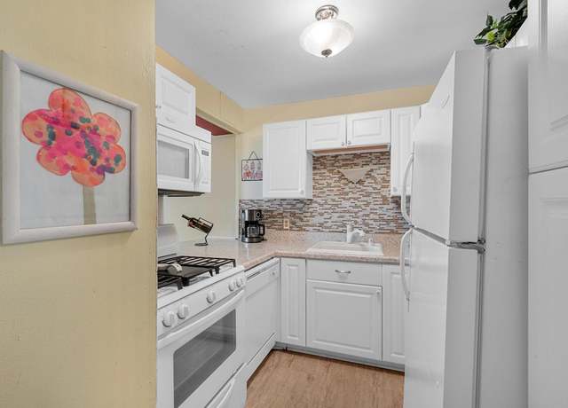 Property at 4155 W Rivers Edge Cir #9, Brown Deer, WI 53209, 2 beds, 1.5 baths