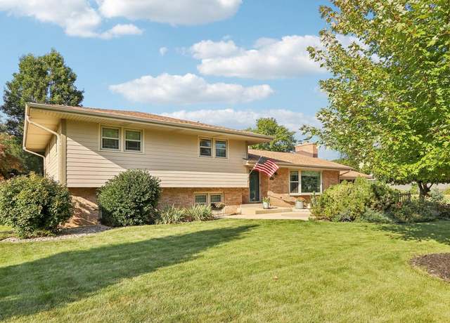 Property at 15300 Fieldstone Dr, Brookfield, WI 53005, 5 beds, 2 baths