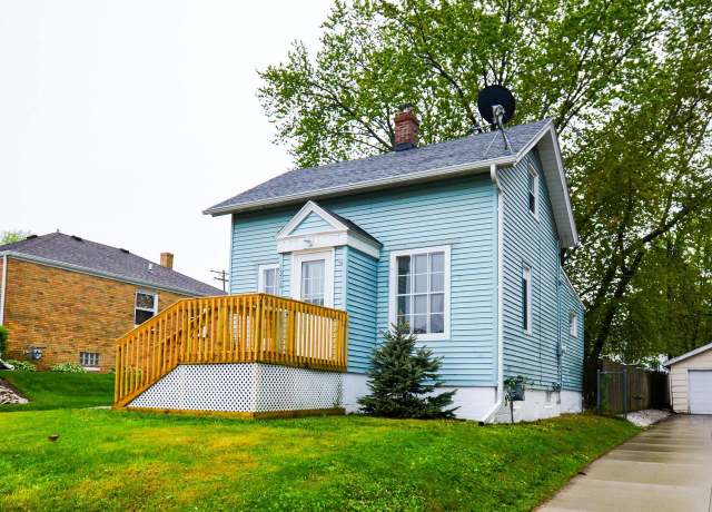 Property at 1308 Kentucky St, Racine, WI 53405, 3 beds, 1 bath