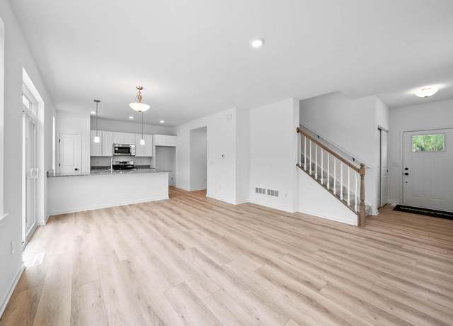 Property at 1586 Meadowview Ct, Whitewater, WI 53190, 3 beds, 2.5 baths