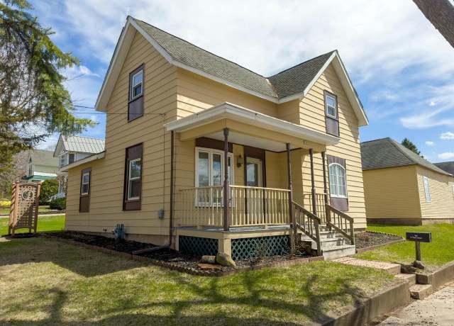 Property at 164 S Pearl St, Berlin, WI 54923, 2 beds, 1 bath