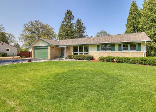 Property at 1603 S Sherwood Dr, New Berlin, WI 53151, 3 beds, 2.5 baths