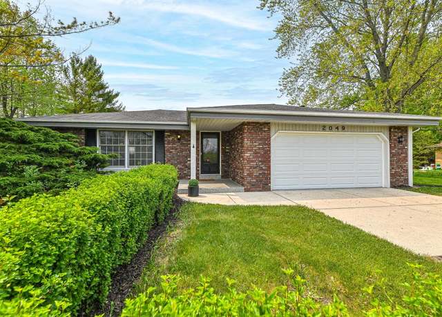 Property at 2049 W Glen Oaks Ln, Mequon, WI 53092, 3 beds, 1.5 baths