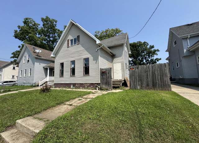 Property at 235 Howland Ave, Racine, WI 53404, 5 beds, 1.5 baths