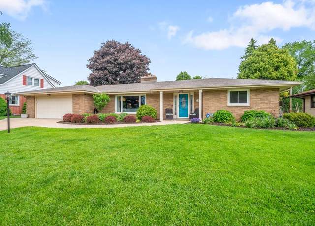 Property at 212 Parkway Dr, South Milwaukee, WI 53172, 4 beds, 2.5 baths
