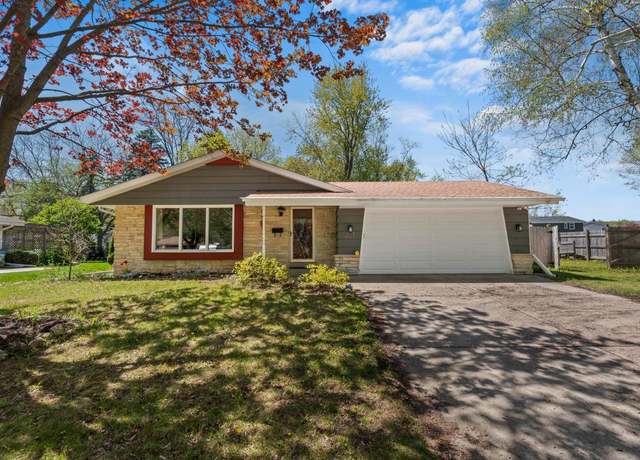 Property at W63N985 Holly Ln, Cedarburg, WI 53012, 3 beds, 2 baths