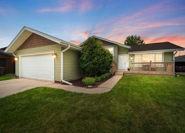 Property at 1570 15th Ct, Kenosha, WI 53140, 4 beds, 2 baths