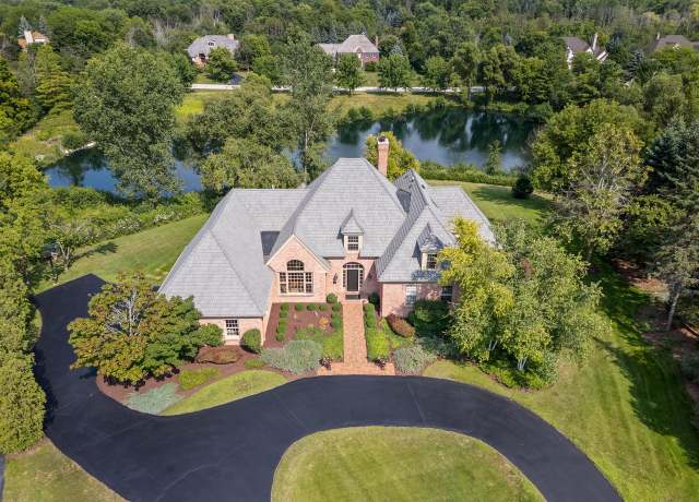 Property at 4012 W Canterbury Ct, Mequon, WI 53092, 4 beds, 4.5 baths